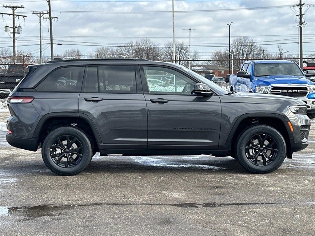 New 2025 Jeep Grand Cherokee Laredo Sport Utility