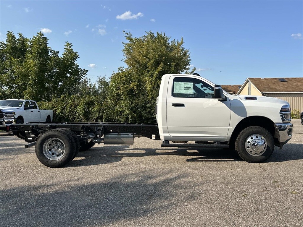 2026 Ram 3500 Tradesman Big Horn photo 2