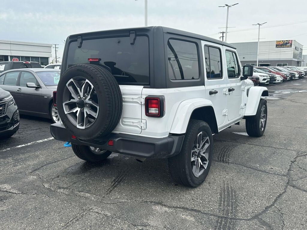 Used 2024 Jeep Wrangler
