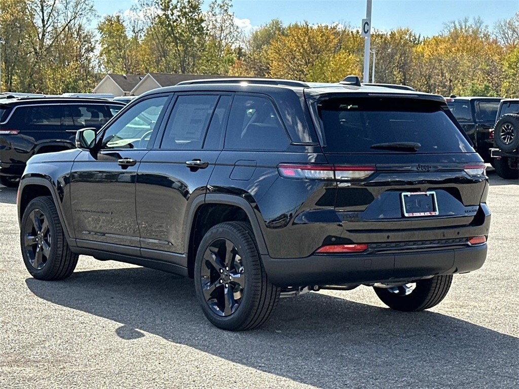 2025 Jeep Grand Cherokee Limited photo 4