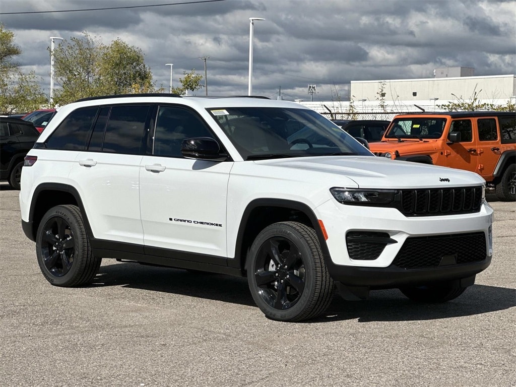 New 2025 Jeep Grand Cherokee Laredo Sport Utility