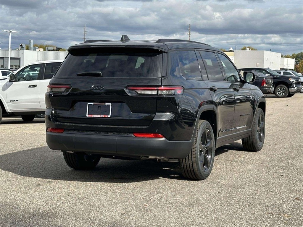 New 2025 Jeep Grand Cherokee L Laredo Sport Utility