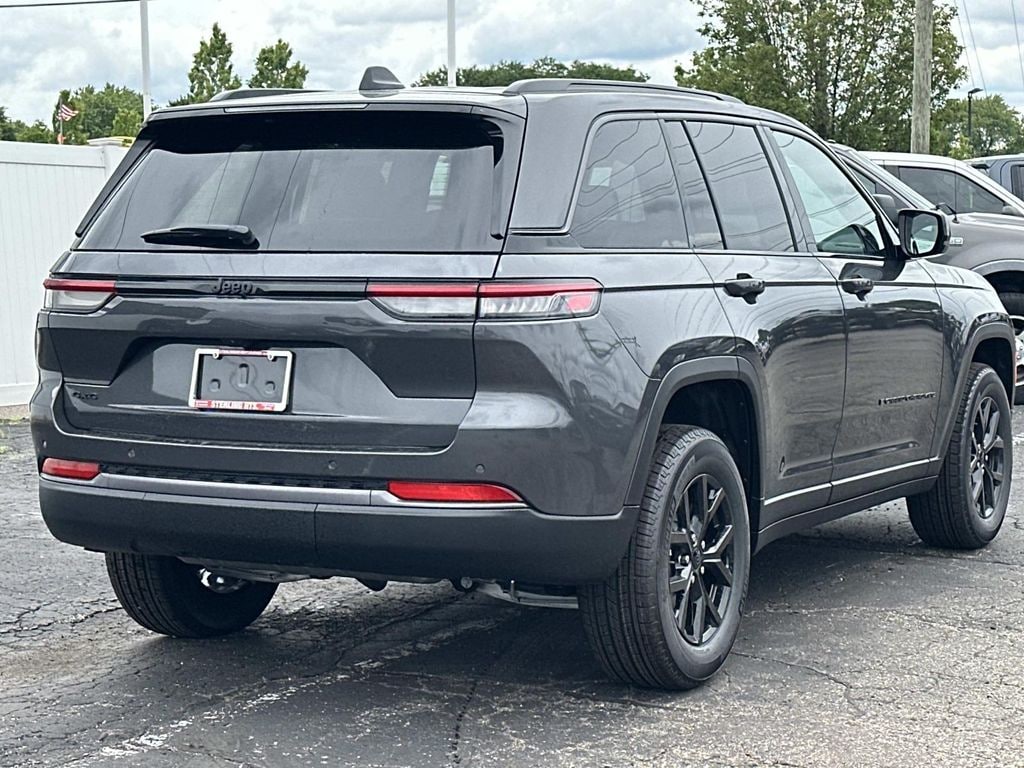 New 2026 Jeep Grand Cherokee Laredo Sport Utility