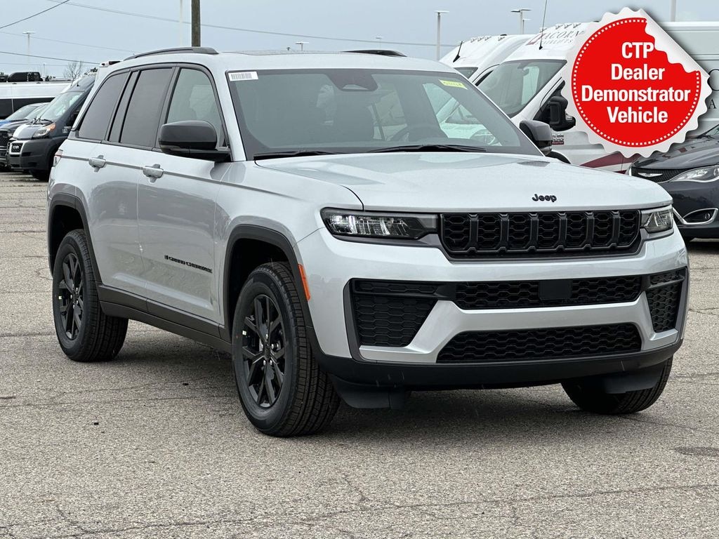 New 2026 Jeep Grand Cherokee Laredo Sport Utility