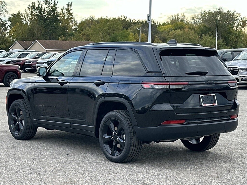 2025 Jeep Grand Cherokee Limited photo 3