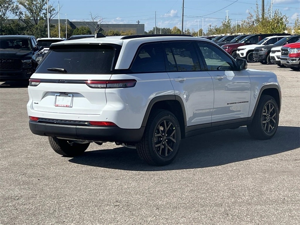 New 2025 Jeep Grand Cherokee Laredo Sport Utility