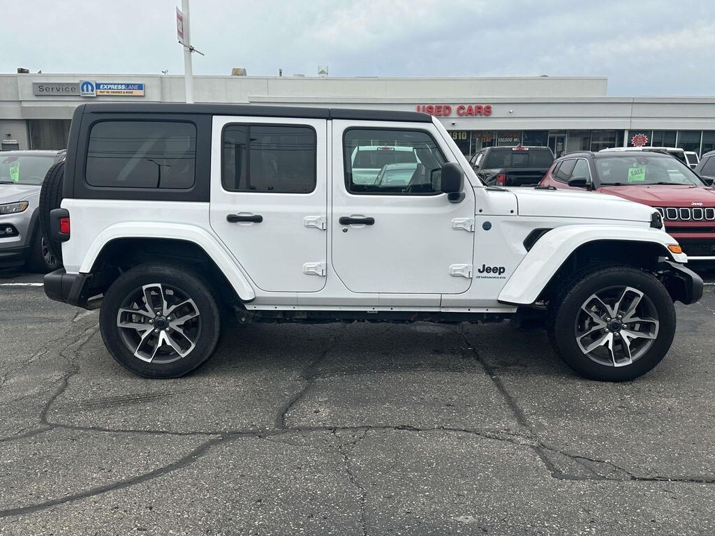 Used 2024 Jeep Wrangler