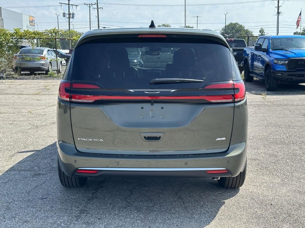 New 2027 Chrysler Pacifica Select Passenger Van