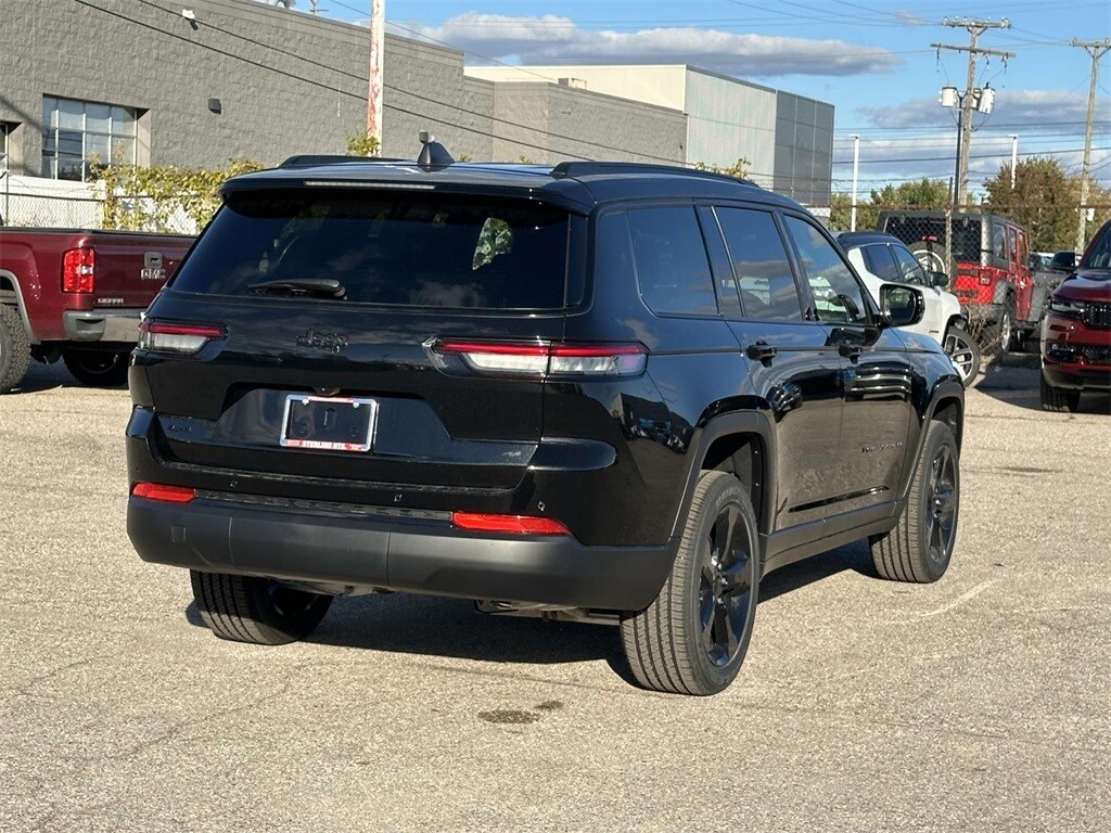 New 2025 Jeep Grand Cherokee L Laredo Sport Utility