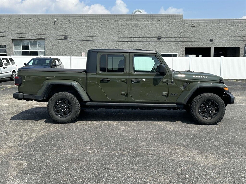 2022 Jeep Gladiator Willys photo 2