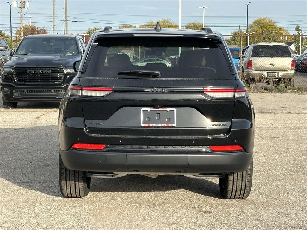 2025 Jeep Grand Cherokee Limited photo 4