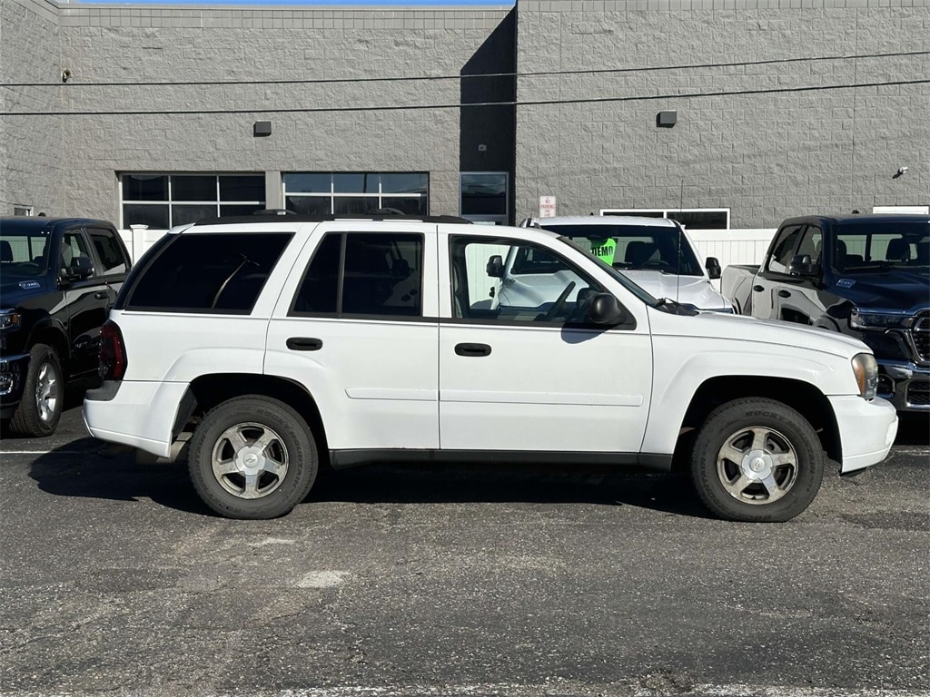 Used 2006 Chevrolet TrailBlazer LS with VIN 1GNDT13S262311073 for sale in Sterling Heights, MI