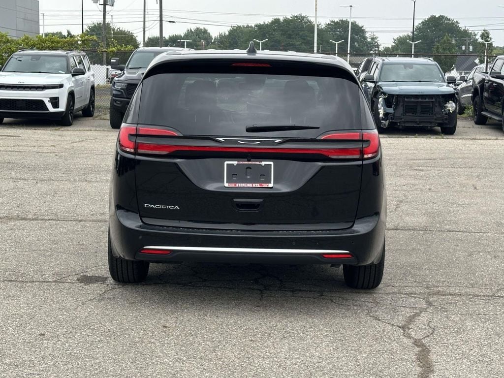 New 2027 Chrysler Pacifica Select Passenger Van
