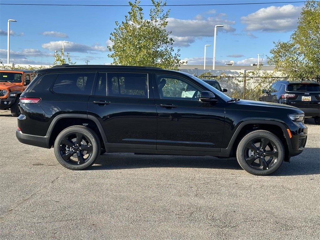 New 2025 Jeep Grand Cherokee L Laredo Sport Utility