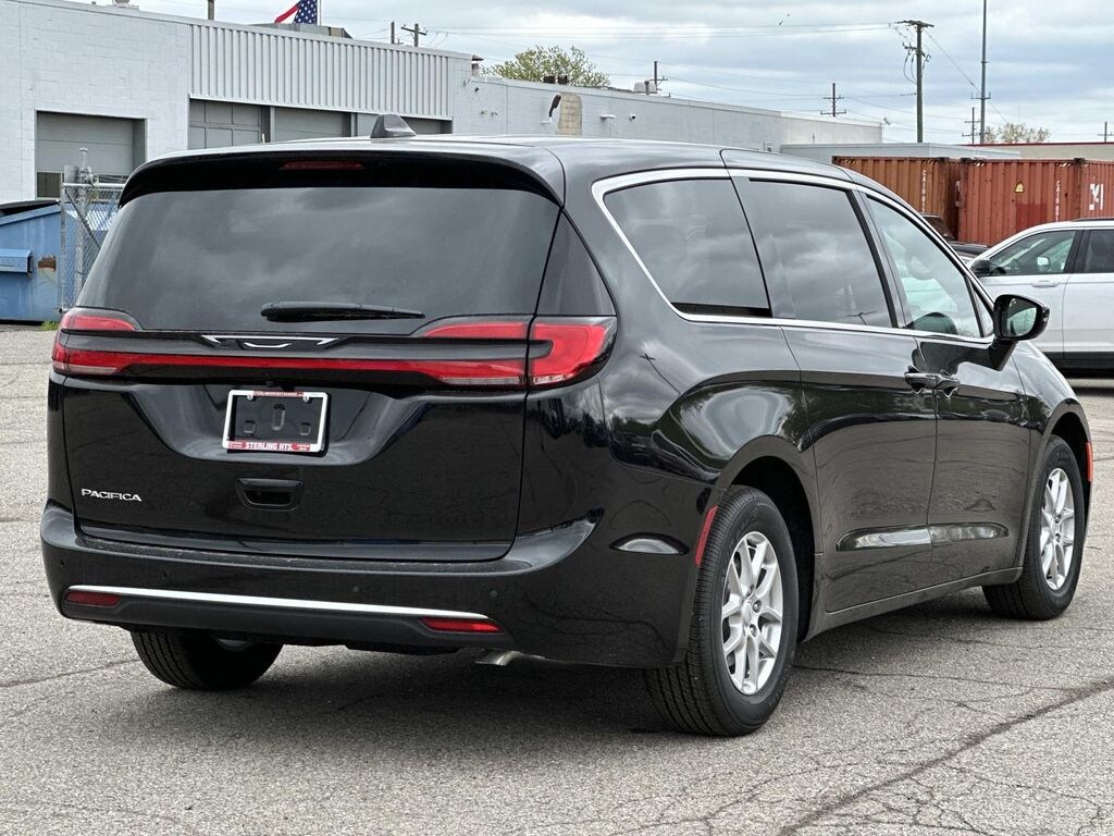 New 2027 Chrysler Pacifica Select Passenger Van