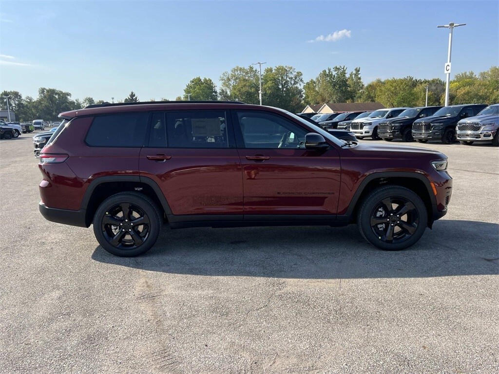 New 2025 Jeep Grand Cherokee L Laredo Sport Utility