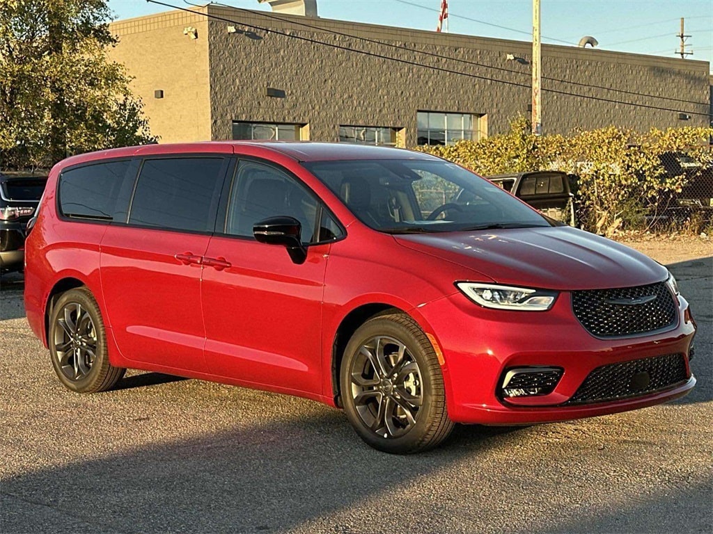 New 2026 Chrysler Pacifica Select Passenger Van