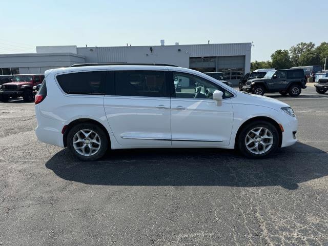 Used 2017 Chrysler Pacifica Touring-L with VIN 2C4RC1BG1HR588104 for sale in Sterling Heights, MI