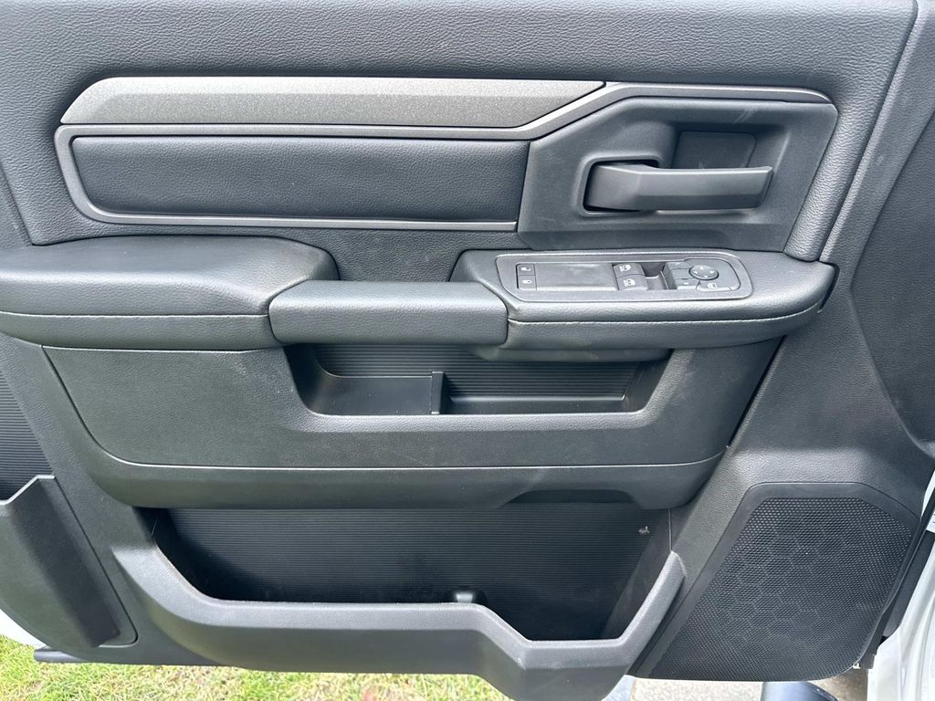 2026 RAM 3500 Chassis Tradesman - Photo 11
