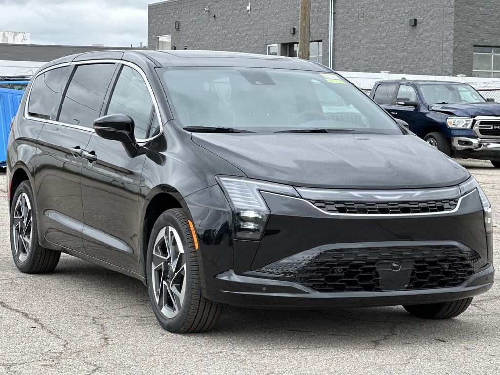 2027 Chrysler Pacifica Limited AWD's photo