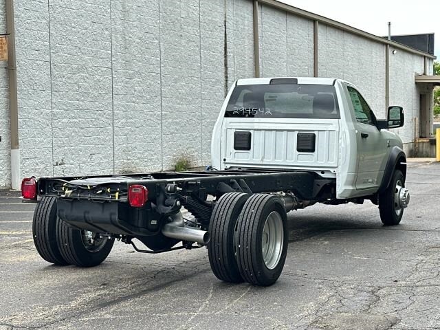 2024 Ram 5500 Tradesman SLT photo 3