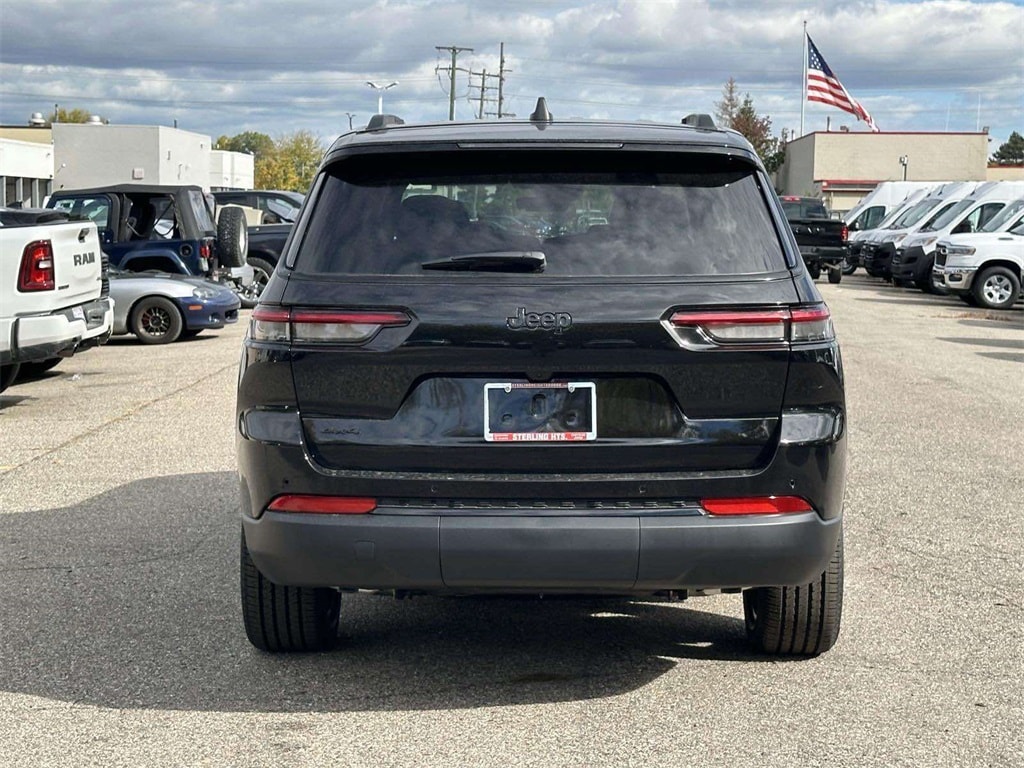 New 2025 Jeep Grand Cherokee L Laredo Sport Utility