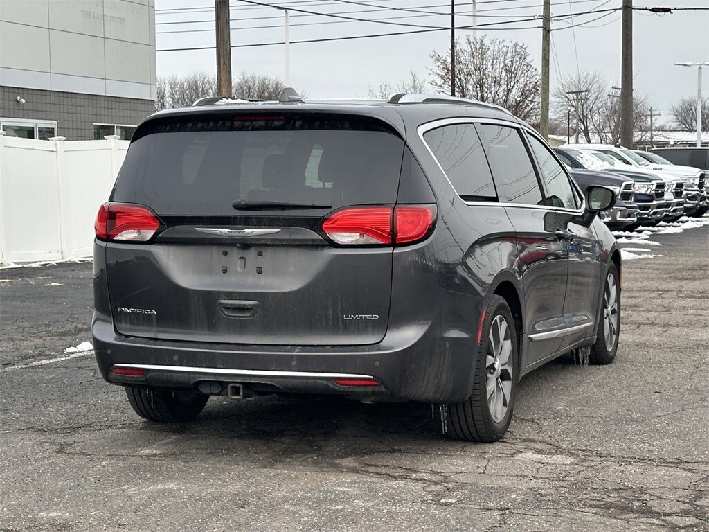 2019 Chrysler Pacifica Limited photo 4