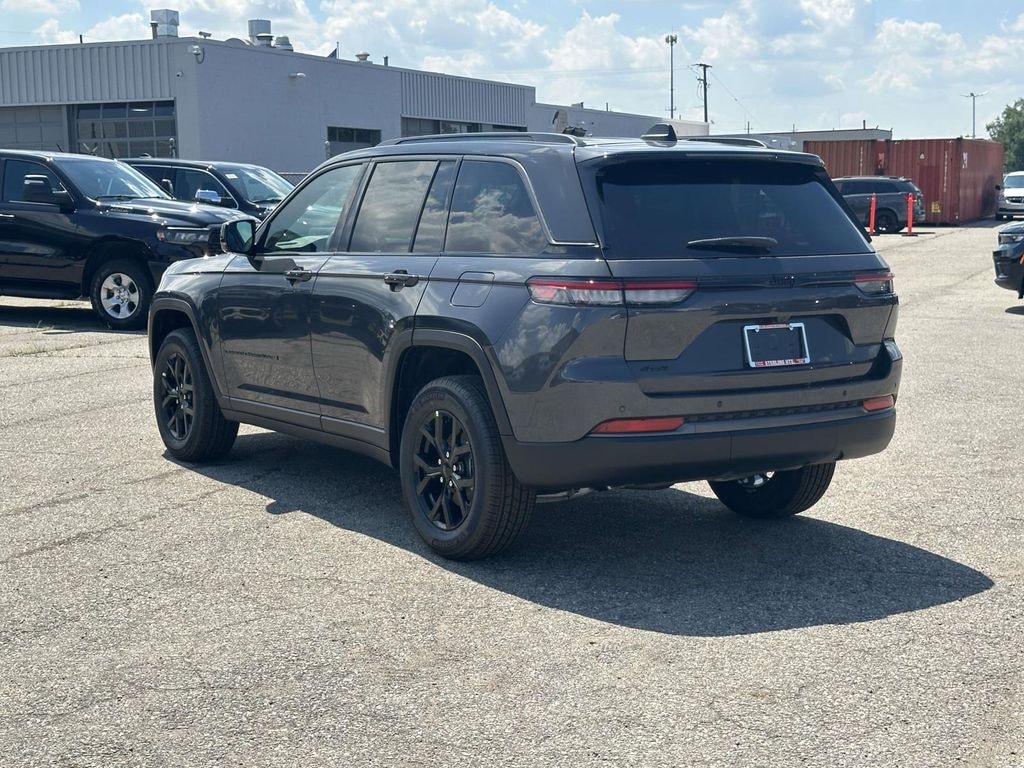 New 2026 Jeep Grand Cherokee Laredo Sport Utility