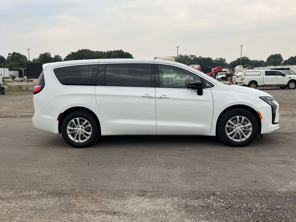 New 2027 Chrysler Pacifica Select Passenger Van