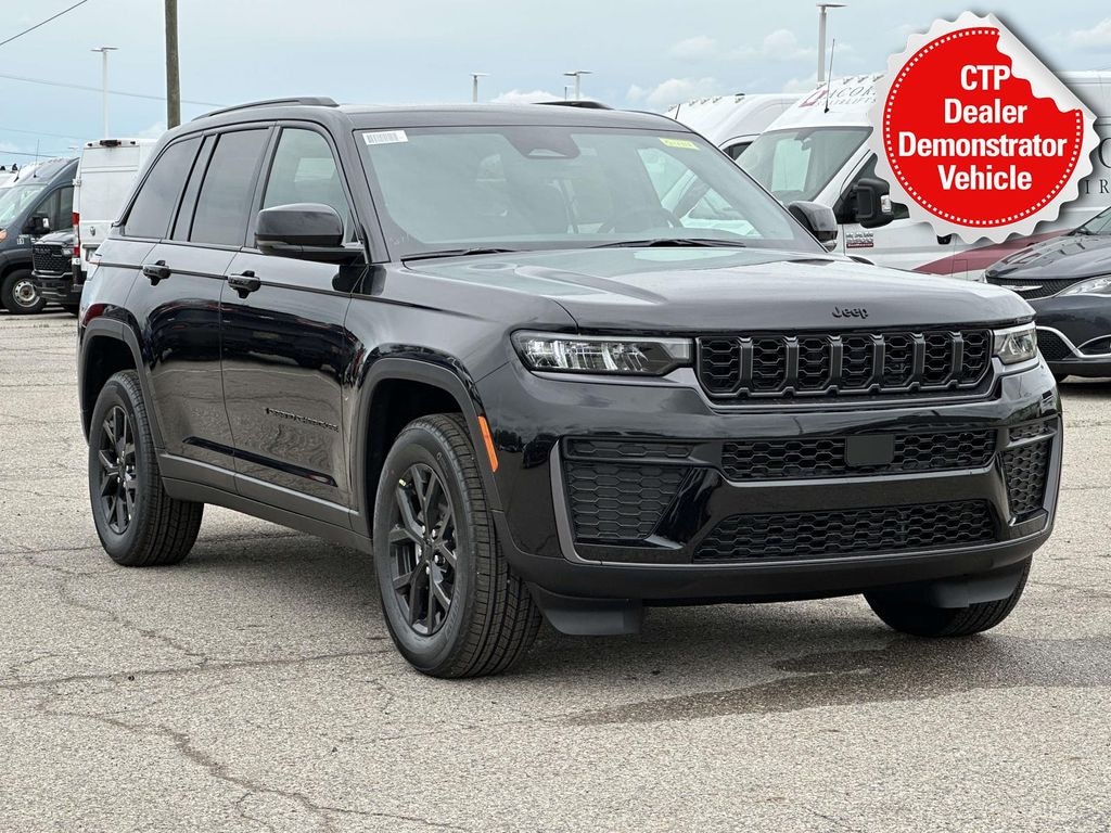 New 2026 Jeep Grand Cherokee Laredo Sport Utility