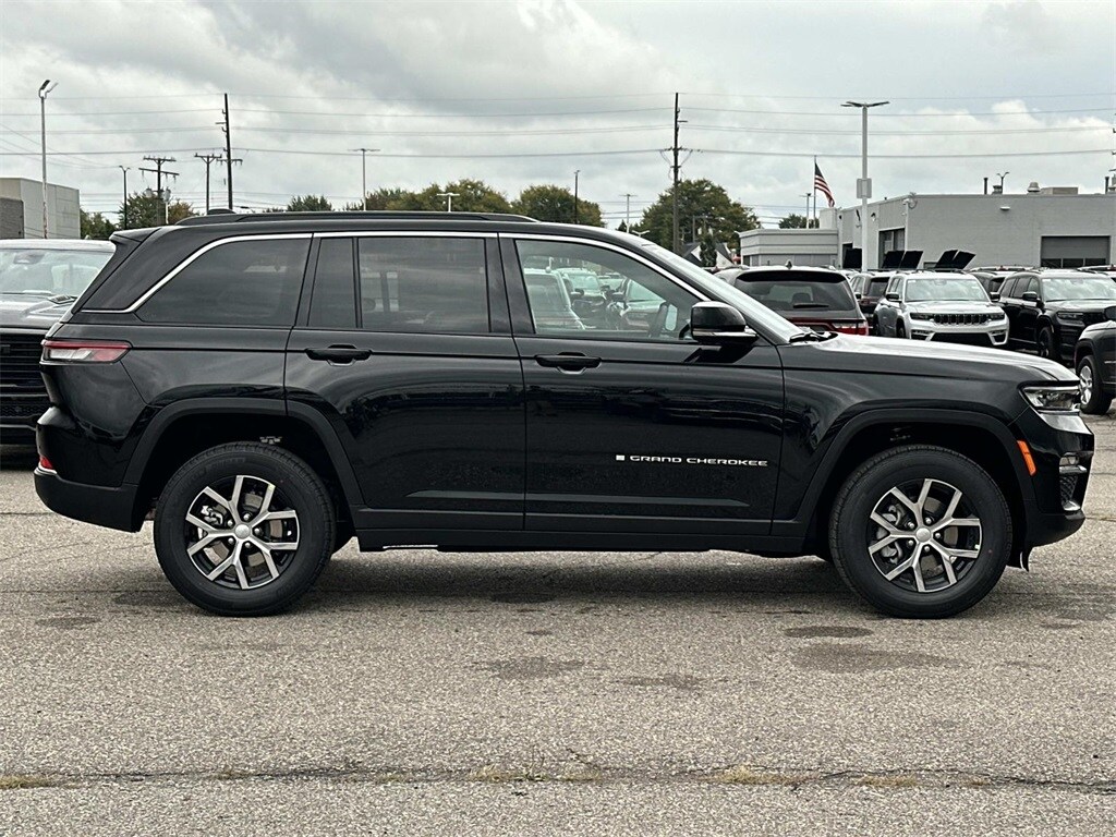 2025 Jeep Grand Cherokee Limited photo 2