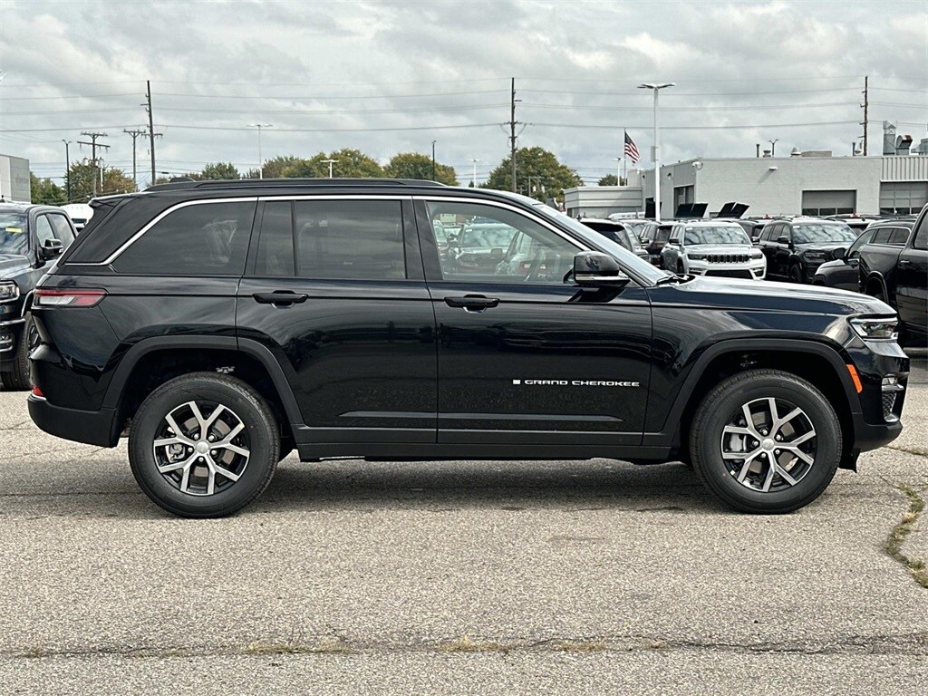 2025 Jeep Grand Cherokee Limited photo 2