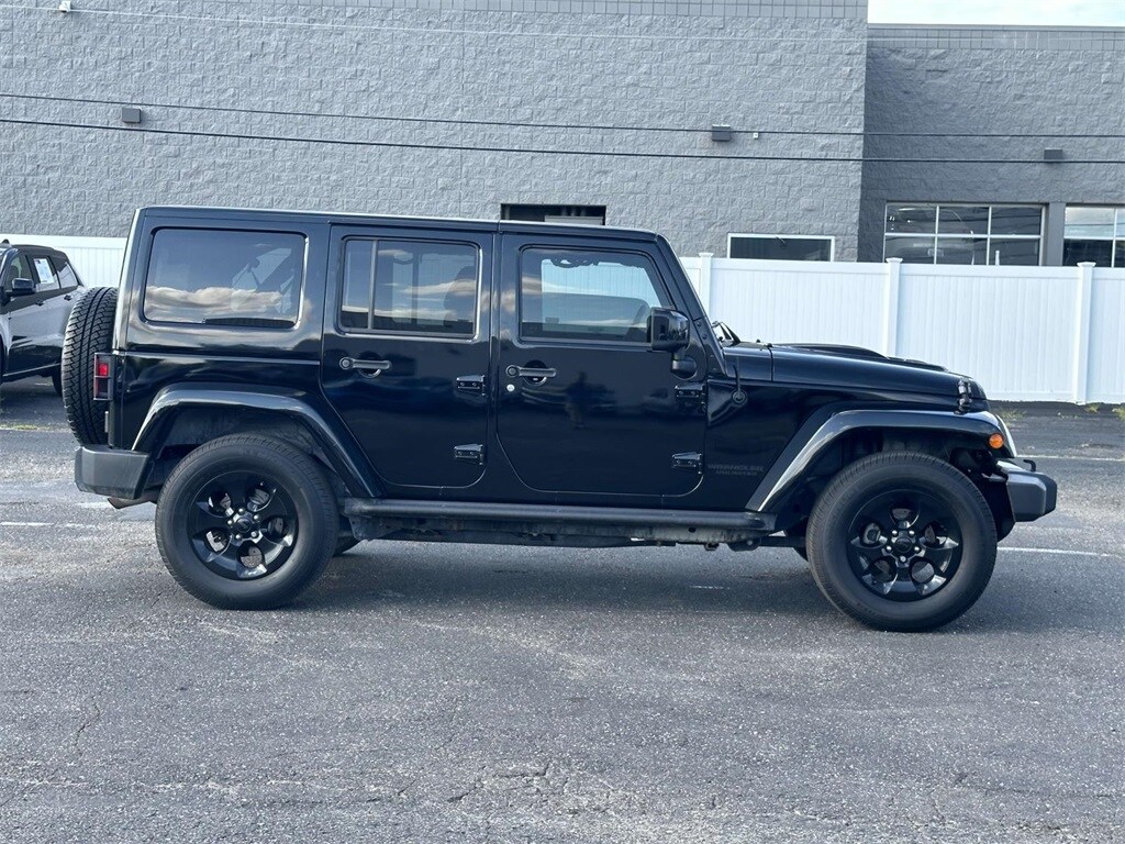 2015 Jeep Wrangler Unlimited Sahara photo 2