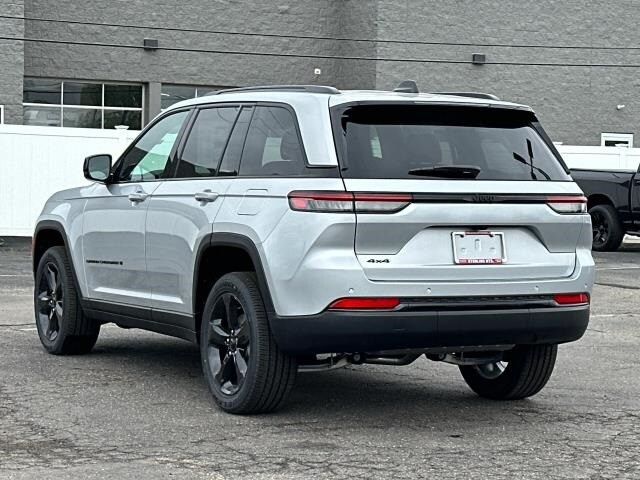 2025 Jeep Grand Cherokee Laredo photo 4