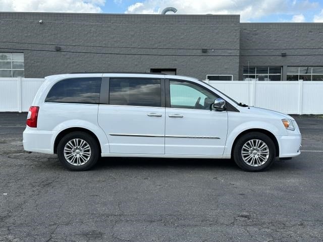 Used 2015 Chrysler Town & Country Touring-L with VIN 2C4RC1CG3FR584048 for sale in Sterling Heights, MI