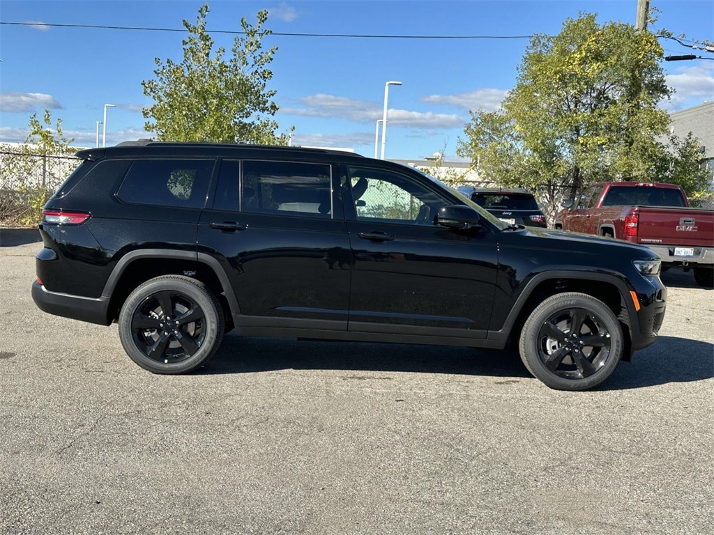 New 2025 Jeep Grand Cherokee L Laredo Sport Utility