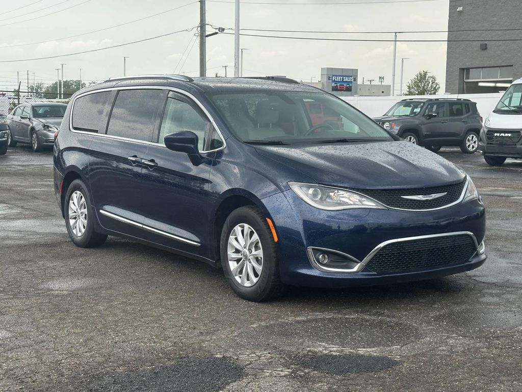 2018 Chrysler Pacifica Touring L Plus's photo