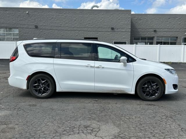 Used 2019 Chrysler Pacifica Limited with VIN 2C4RC1GG2KR617609 for sale in Sterling Heights, MI