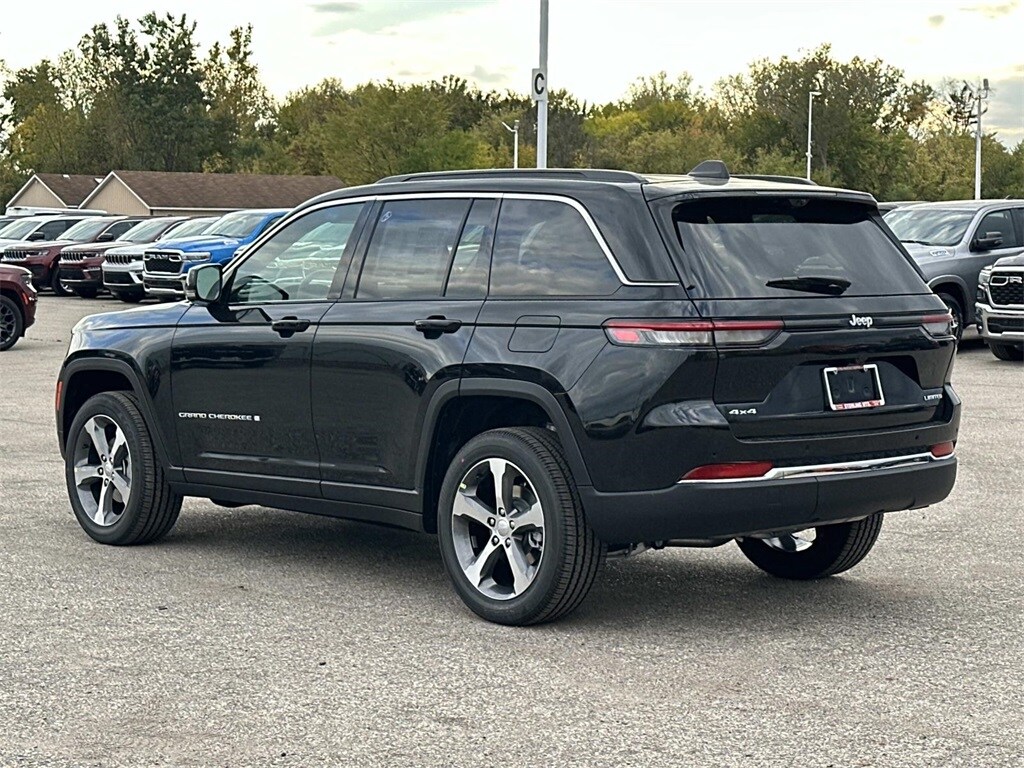 2025 Jeep Grand Cherokee Limited photo 3