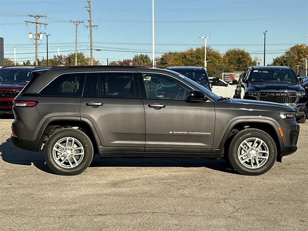 New 2025 Jeep Grand Cherokee Laredo Sport Utility