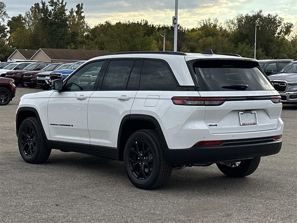 New 2025 Jeep Grand Cherokee Laredo Sport Utility