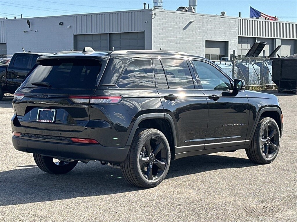 2025 Jeep Grand Cherokee Limited photo 3