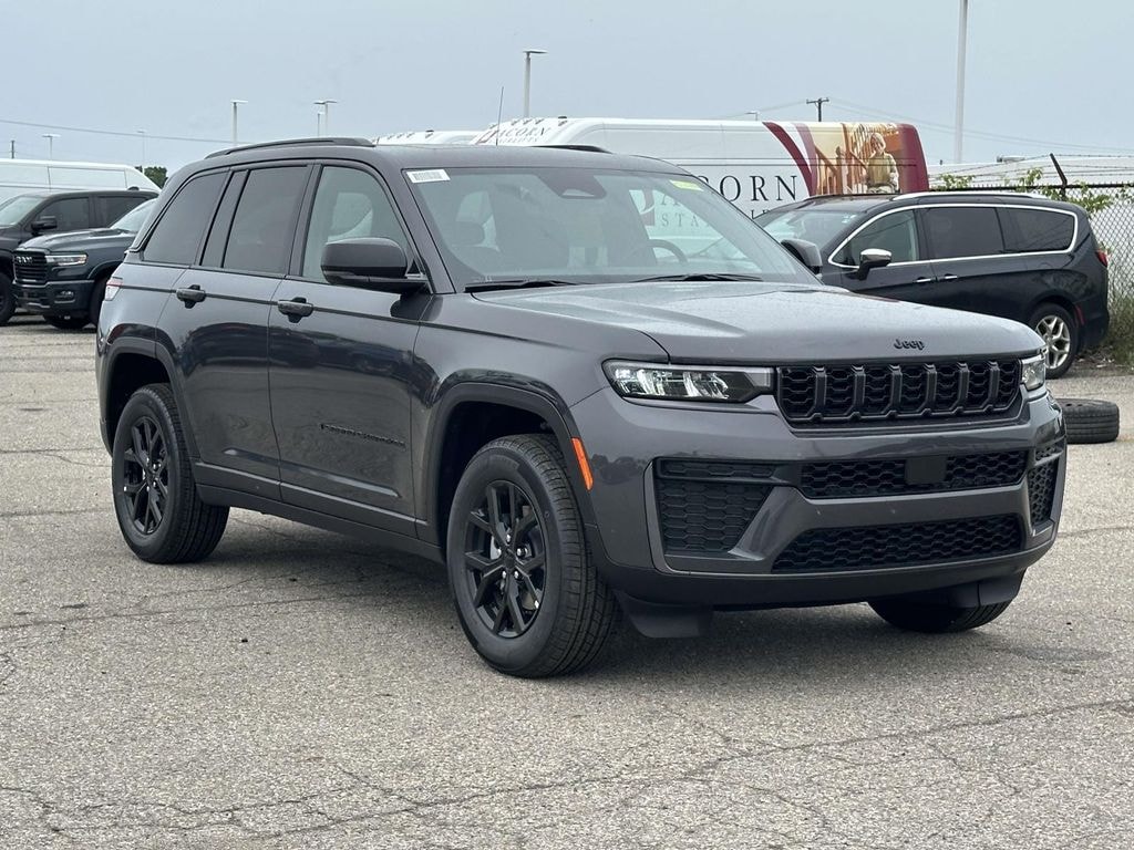 New 2026 Jeep Grand Cherokee Laredo Sport Utility