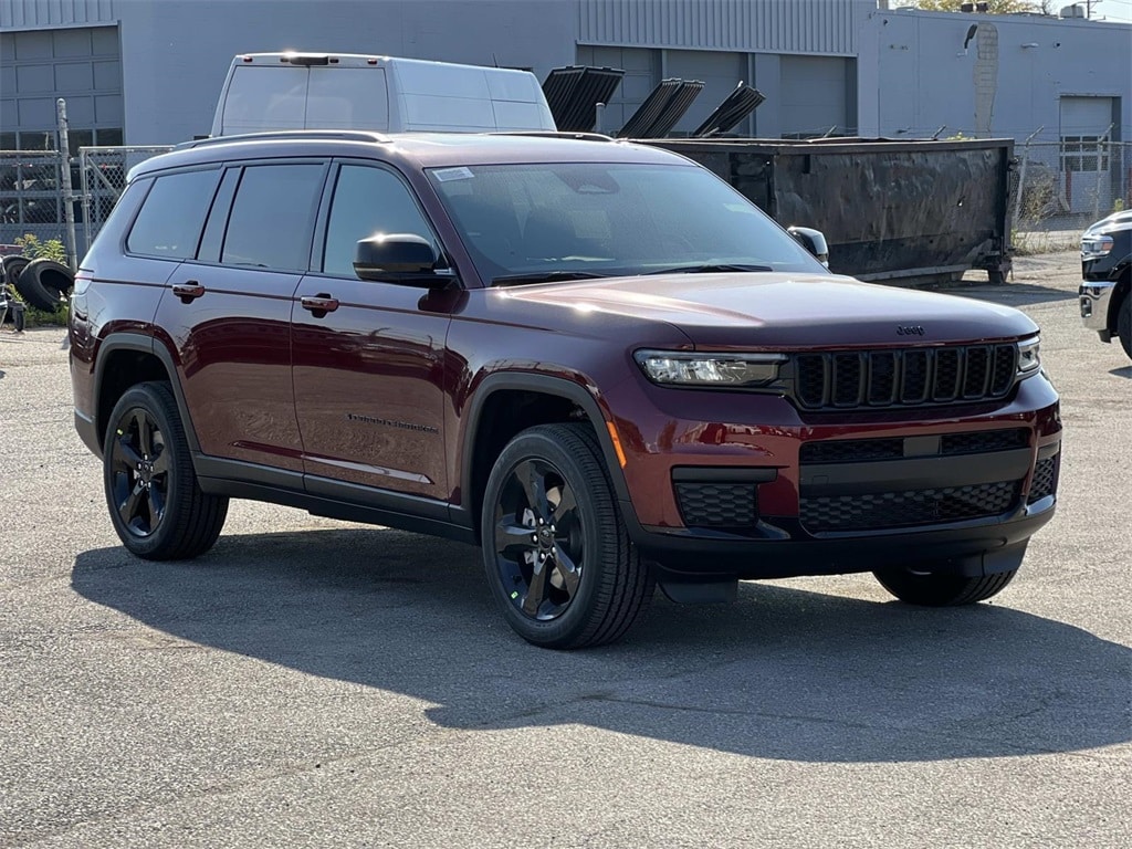 New 2025 Jeep Grand Cherokee L Laredo Sport Utility