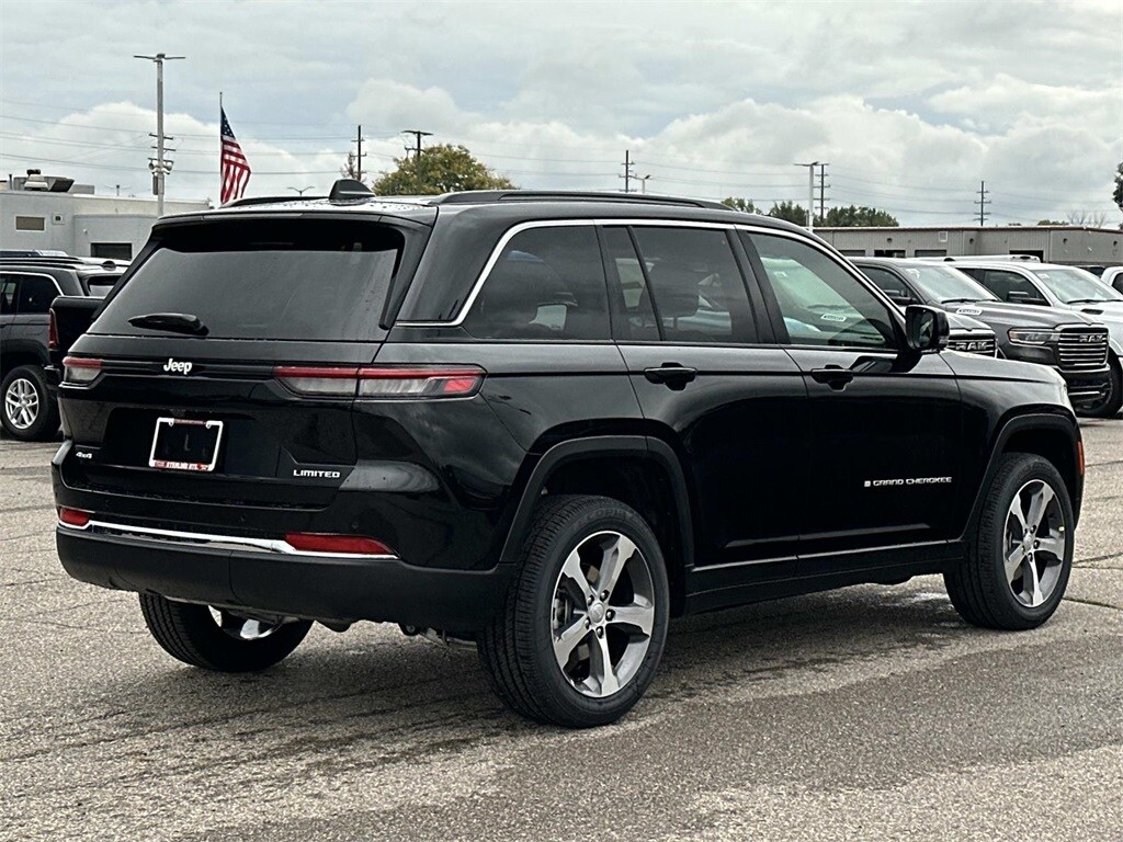 2025 Jeep Grand Cherokee Limited photo 3