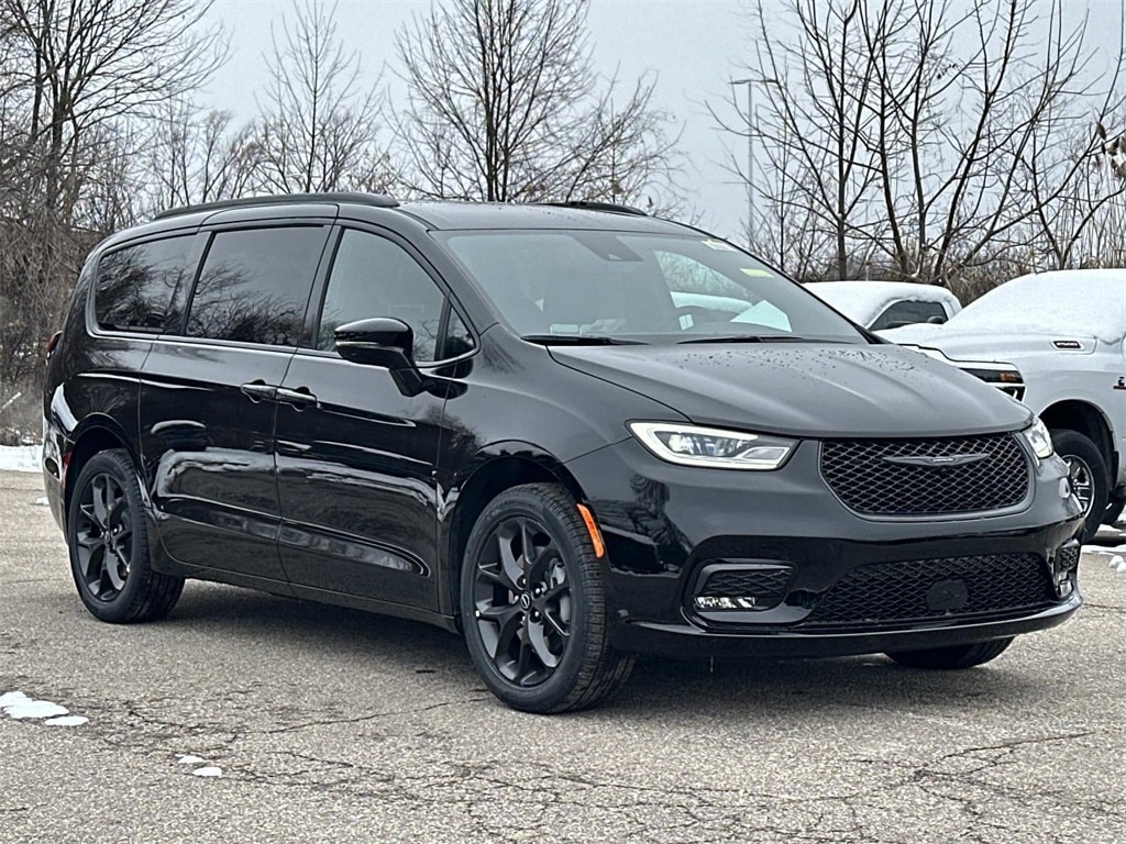 New 2026 Chrysler Pacifica Select Passenger Van