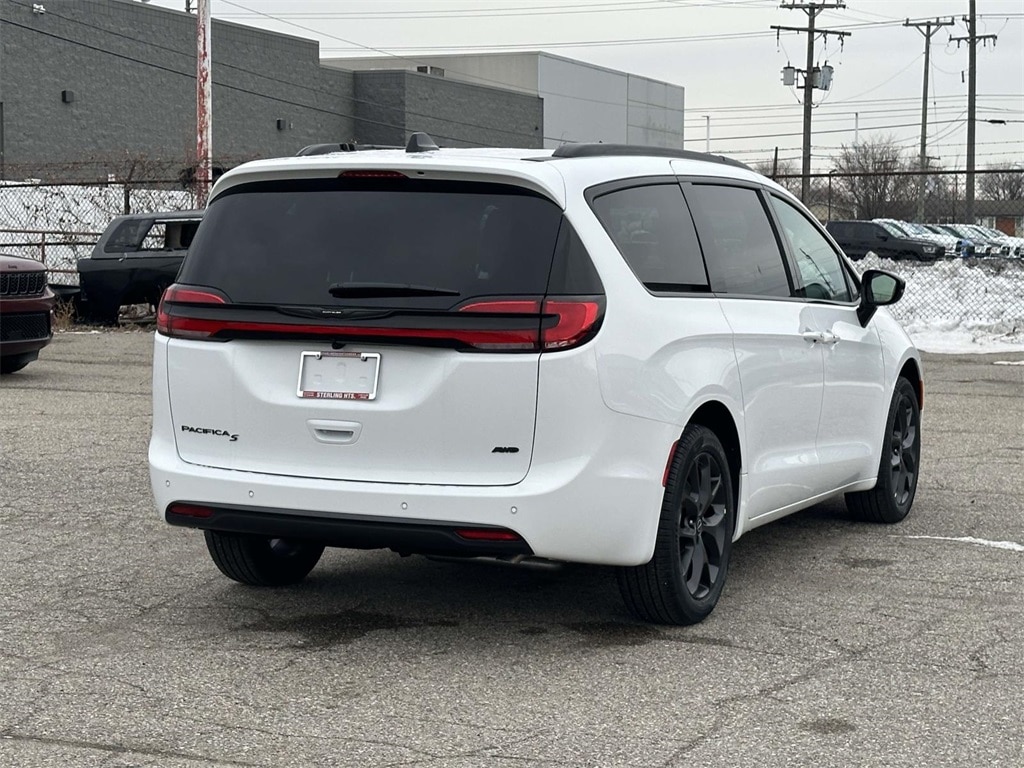 New 2026 Chrysler Pacifica Select Passenger Van