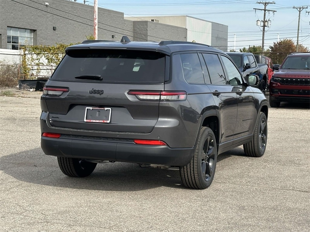 New 2025 Jeep Grand Cherokee L Laredo Sport Utility