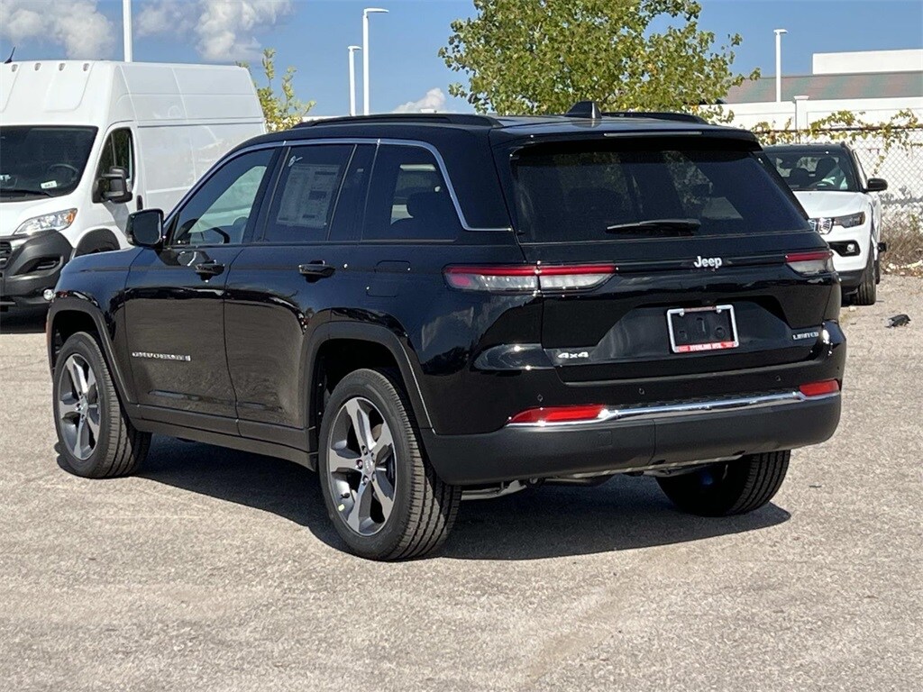 2025 Jeep Grand Cherokee Limited photo 2