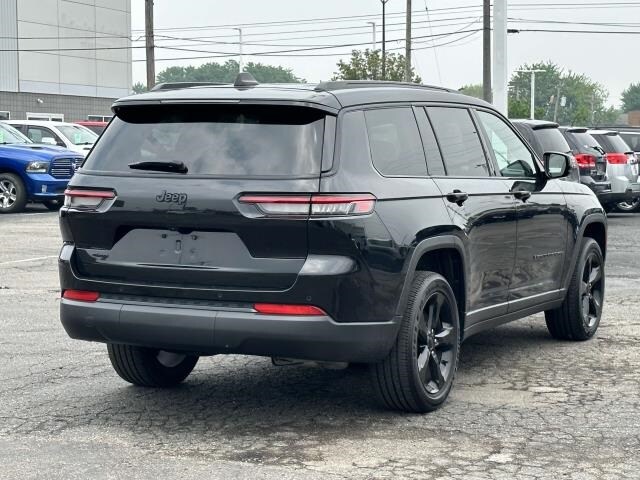 2023 Jeep Grand Cherokee Altitude photo 3